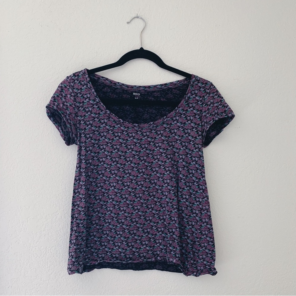 ❌SOLD❌BDG flower scoop tee
